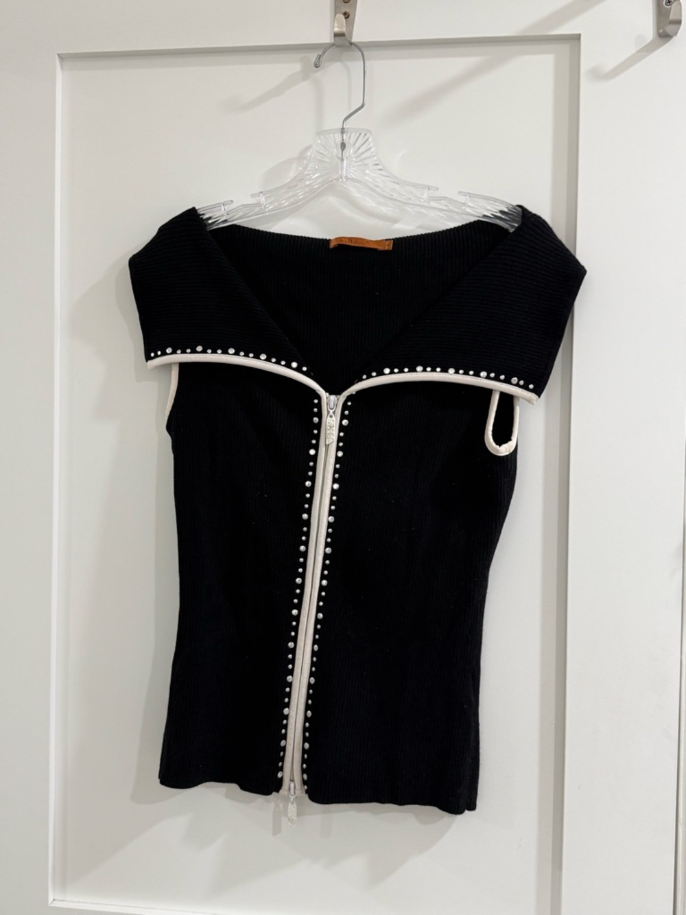 Belldini black ribbed off the shoulder zip up sleeveless sweater / vest (fair)